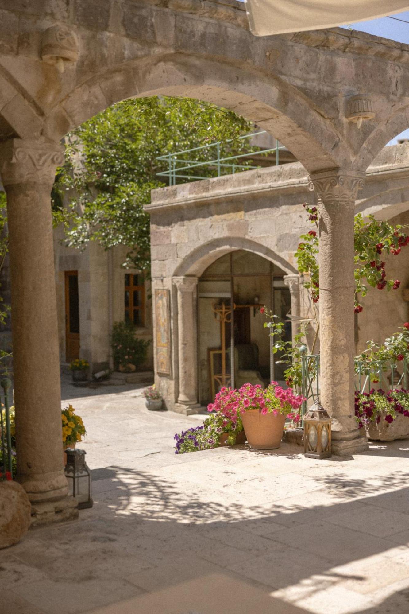 Sultan Cave Suites Гьореме Екстериор снимка